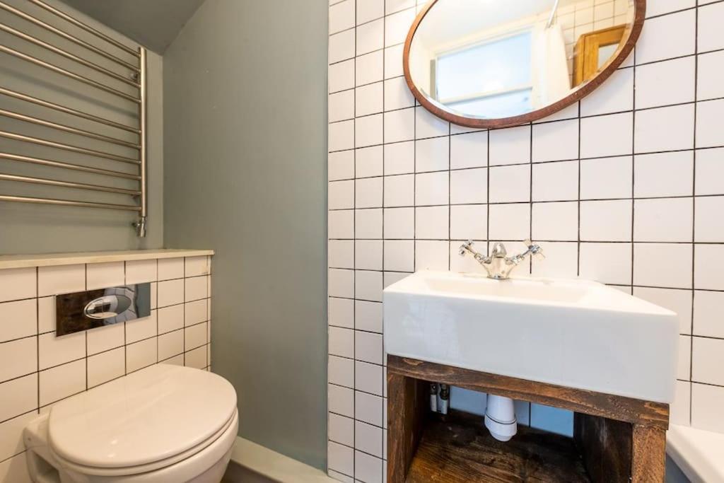 Lovely Self-Contained Basement Studio With Kitchen Londres Exterior foto
